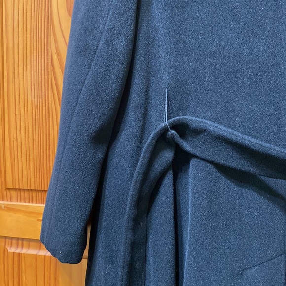 Calvin Klein black robe coat with a belt and two packets on the side used - Picture 11 of 16